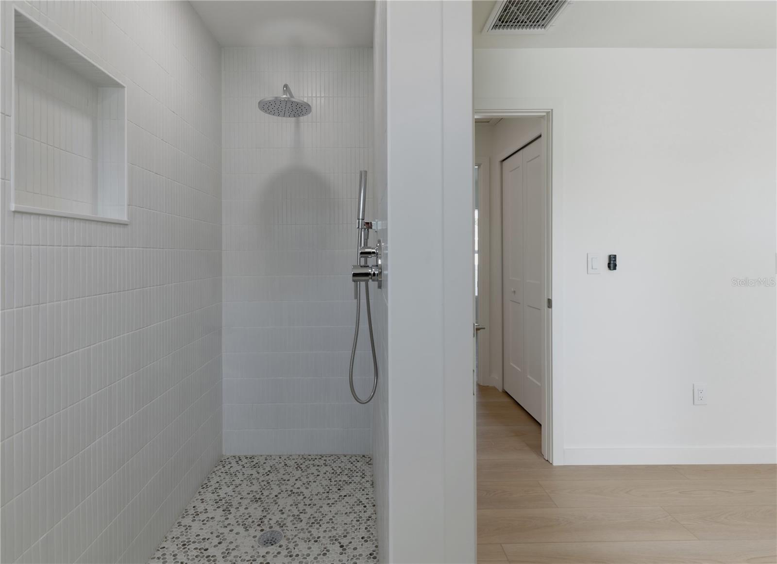 Image 19 of 22 For 7291 8th N