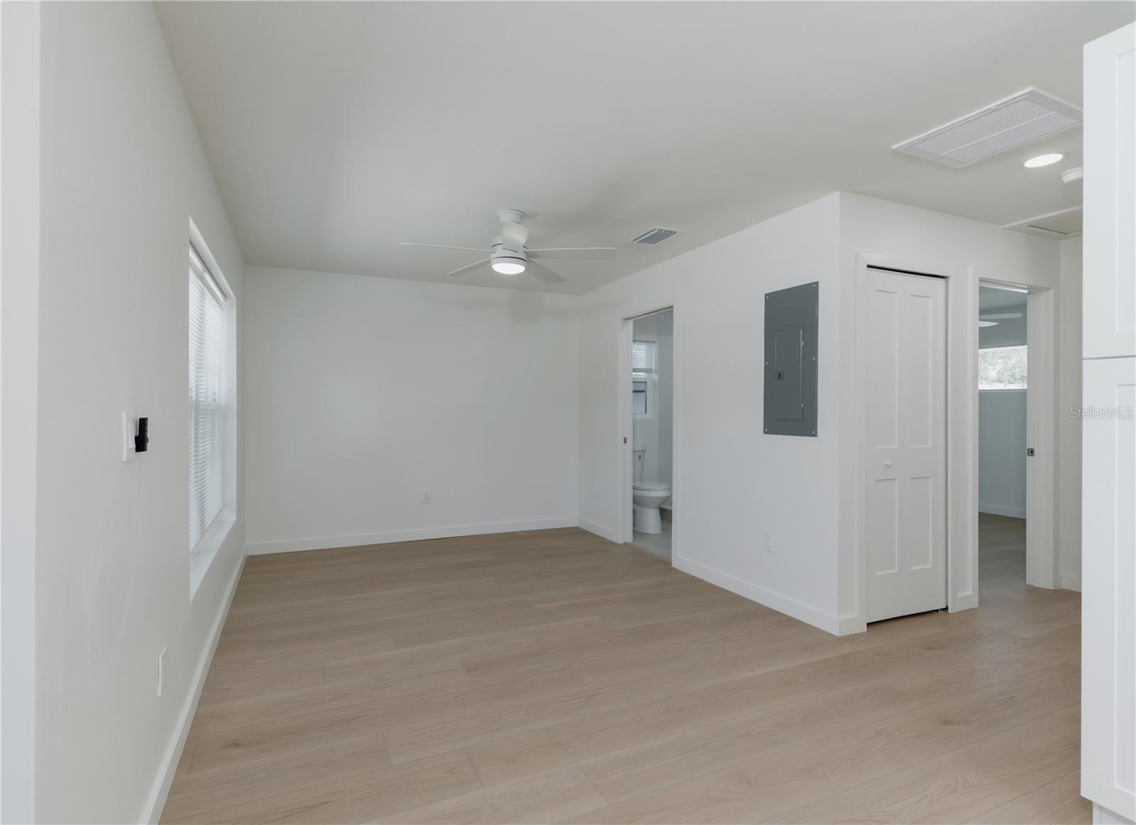 Image 5 of 22 For 7291 8th N