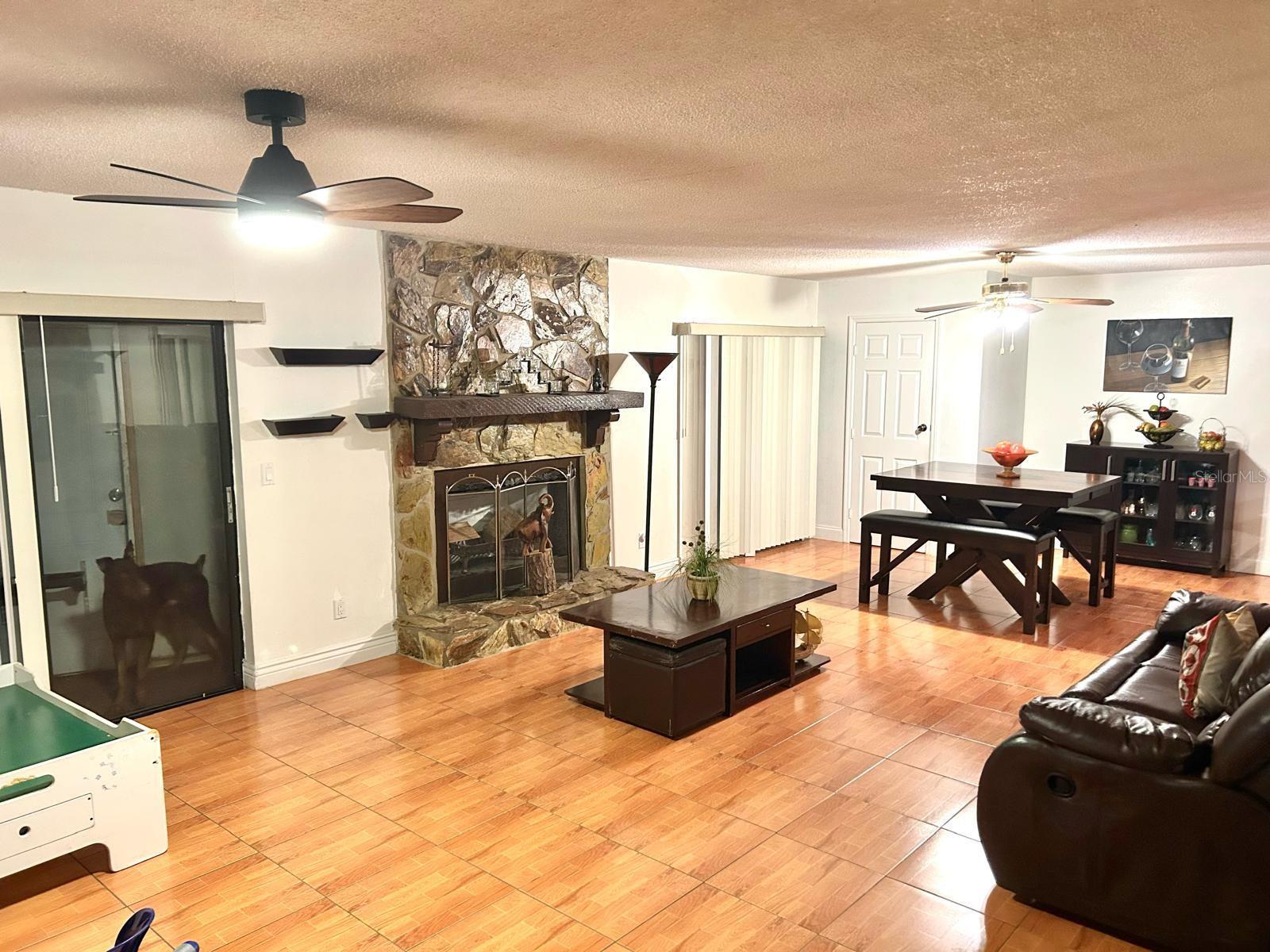 Listing photo id 8 for 522 Wynnwood Drive