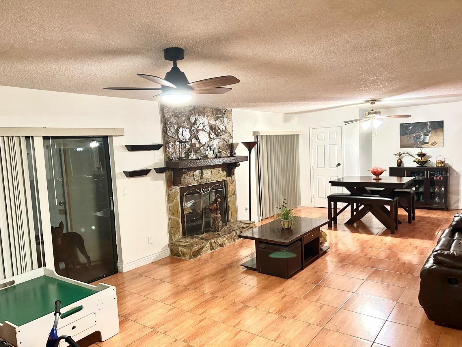 Listing photo id 9 for 522 Wynnwood Drive