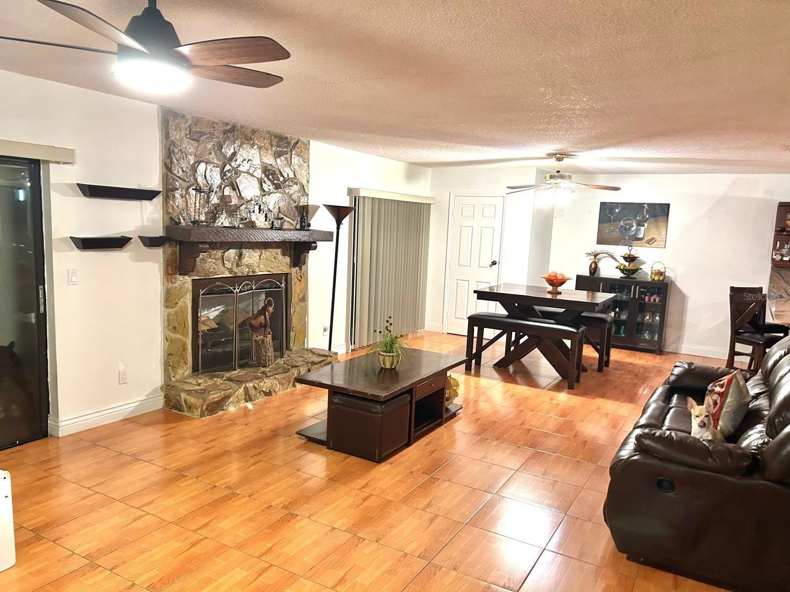 Listing photo id 11 for 522 Wynnwood Drive