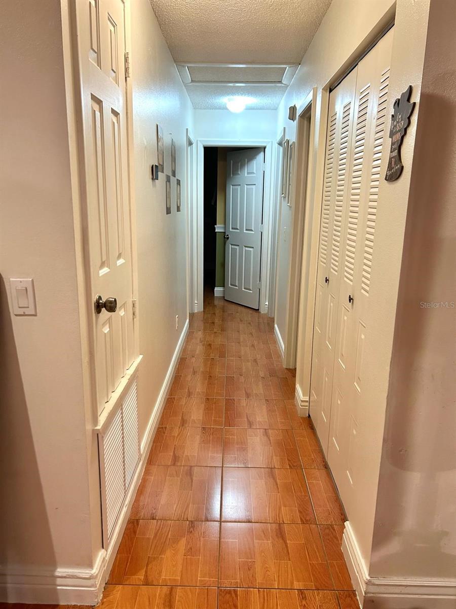 Listing photo id 12 for 522 Wynnwood Drive