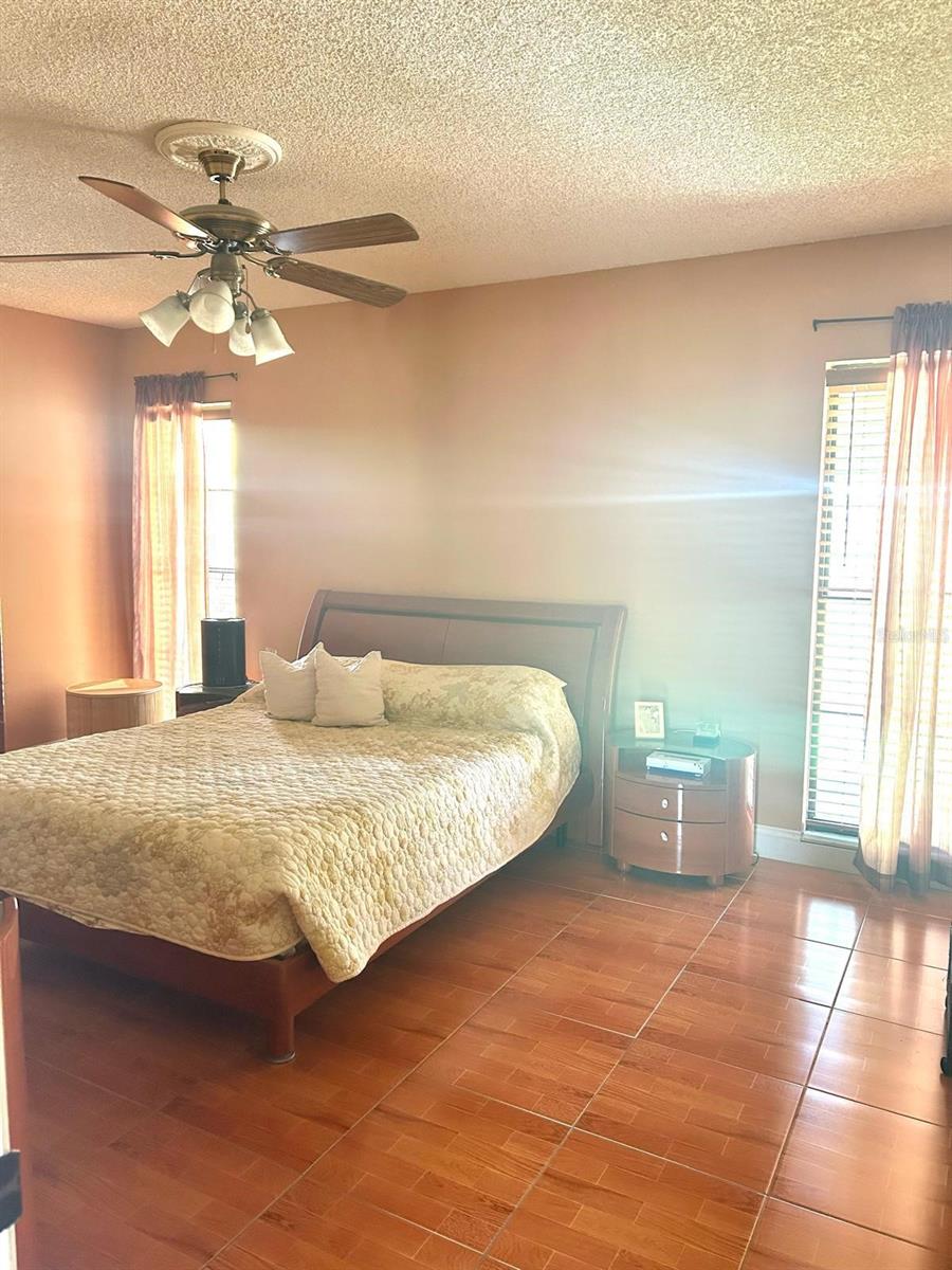 Listing photo id 13 for 522 Wynnwood Drive