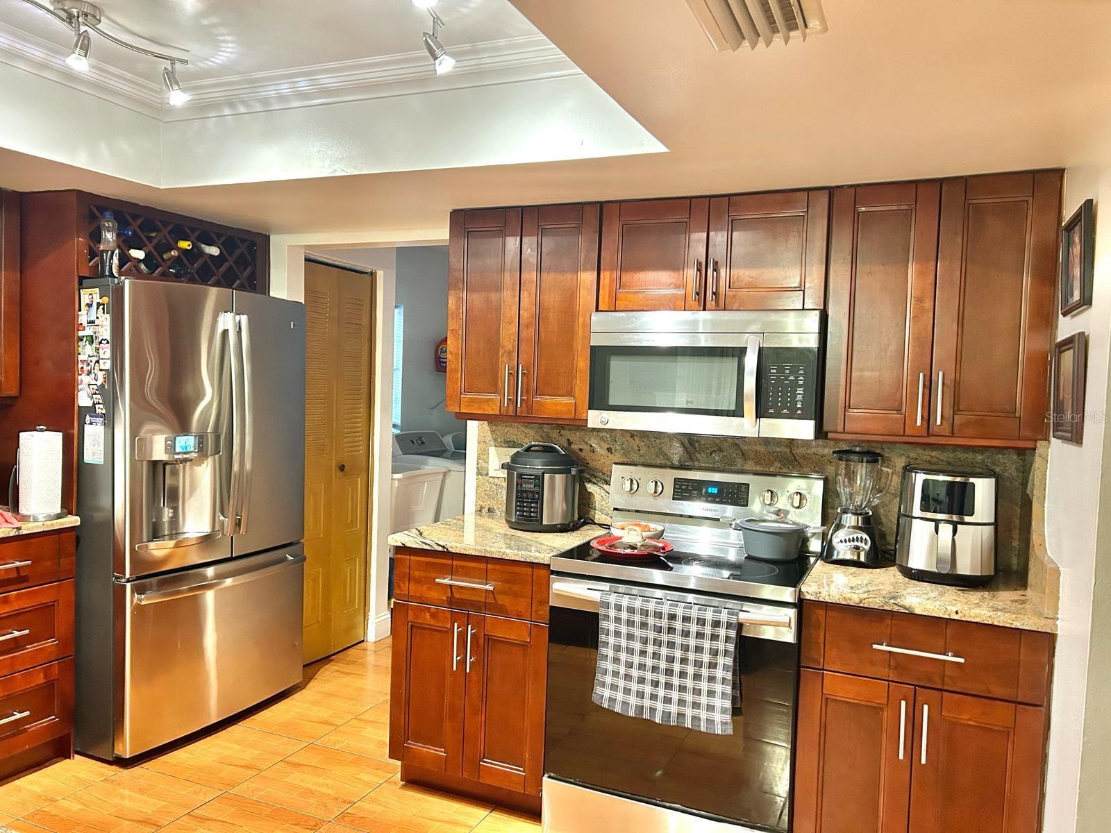 Listing photo id 2 for 522 Wynnwood Drive