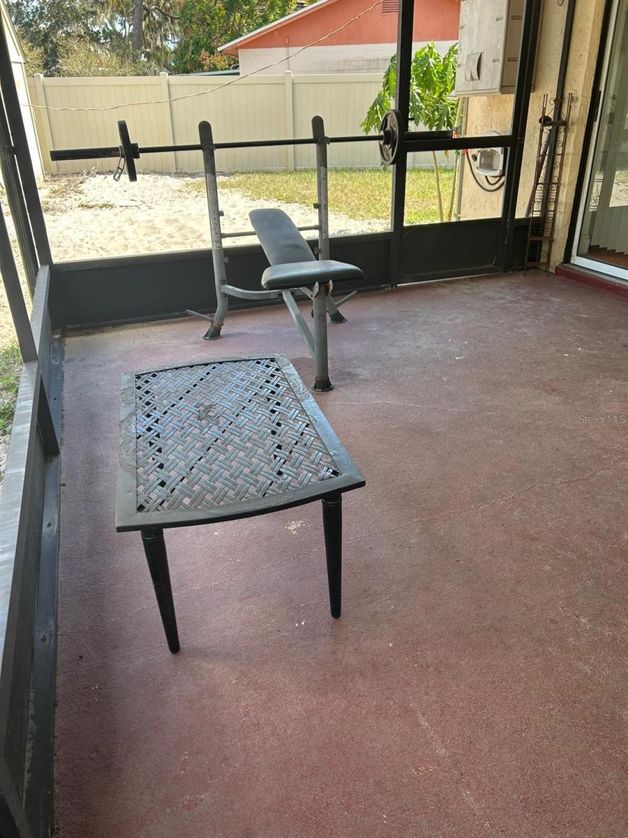 Listing photo id 42 for 522 Wynnwood Drive