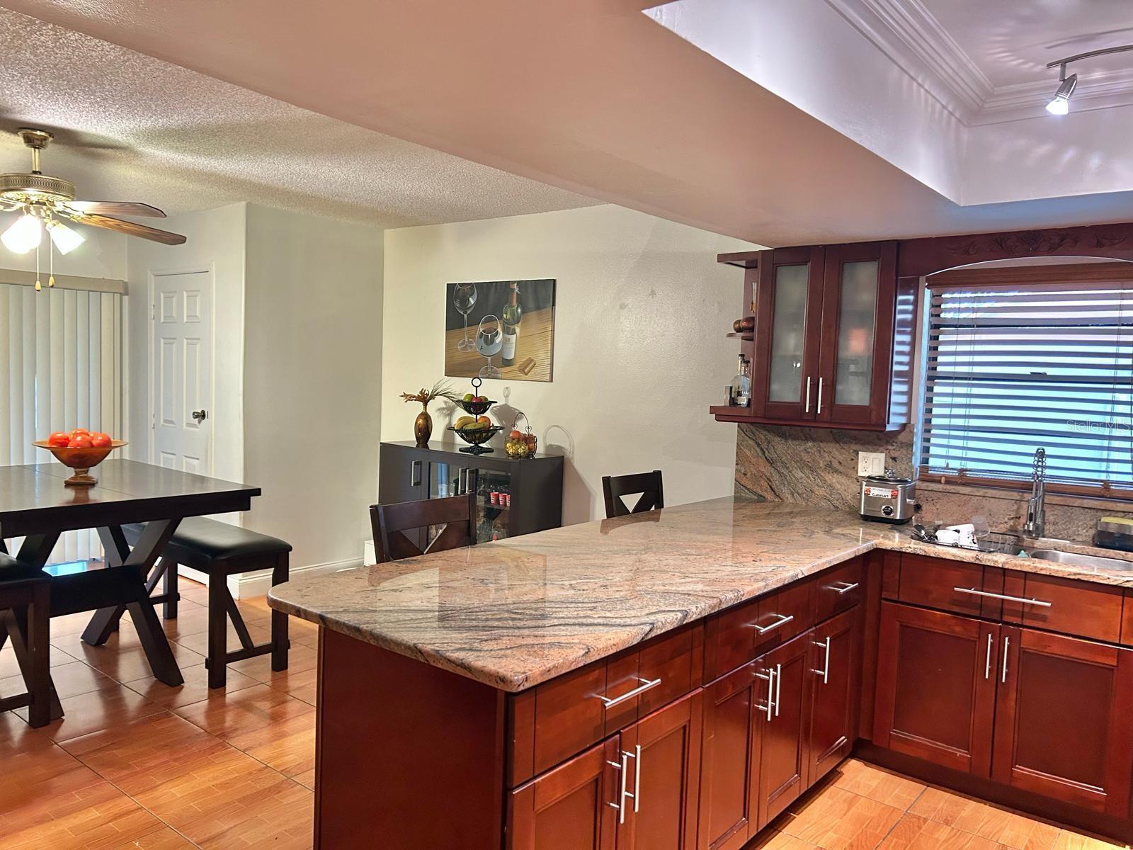 Listing photo id 5 for 522 Wynnwood Drive