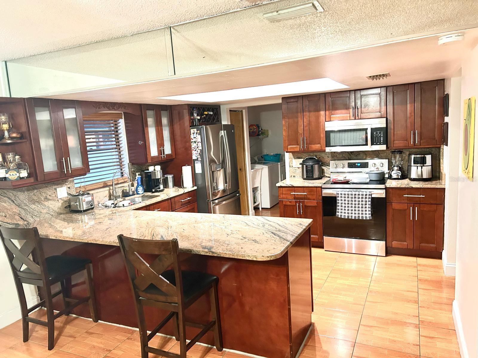 Listing photo id 6 for 522 Wynnwood Drive