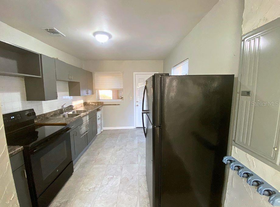 Image 6 of 14 For 11809 Carver Street