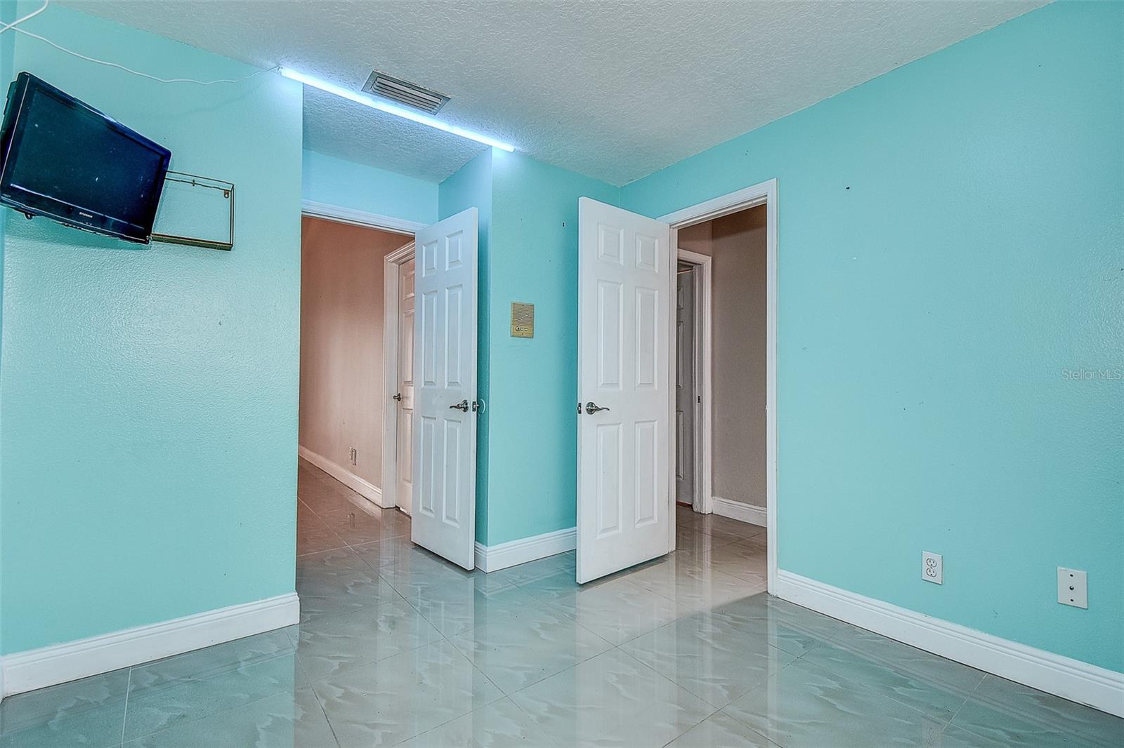 Image 23 of 50 For 13250 Lauren Drive