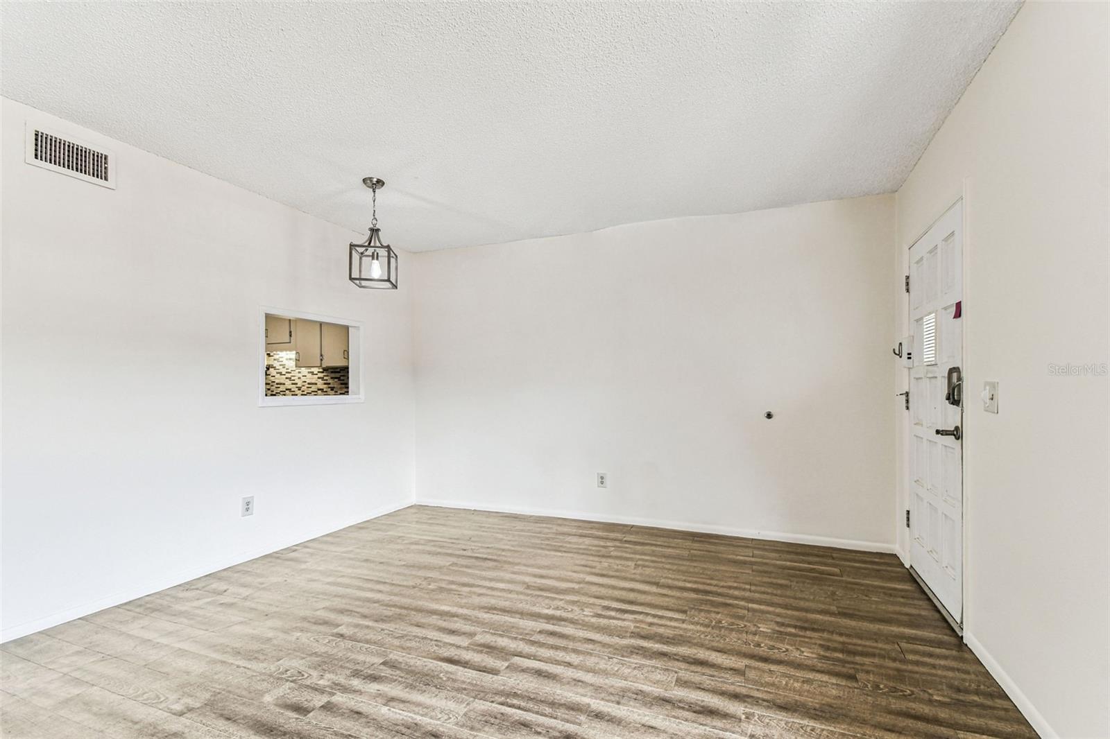 Image 10 of 73 For 2466 Ecuadorian Way 6