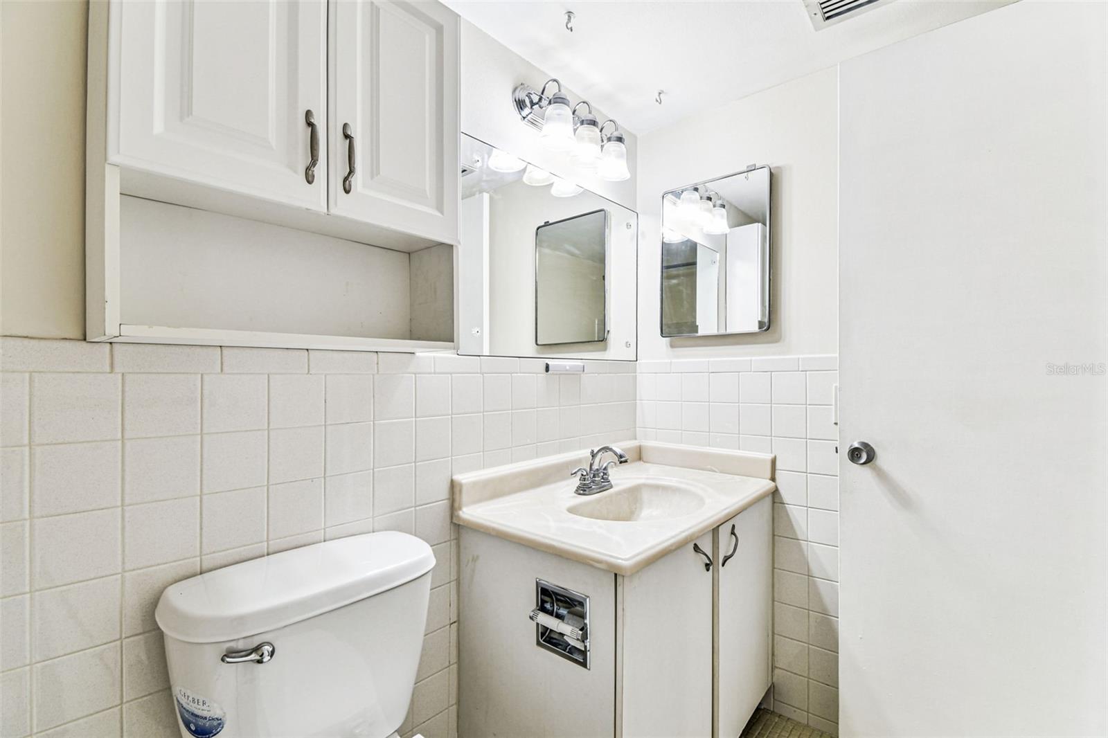 Image 20 of 73 For 2466 Ecuadorian Way 6