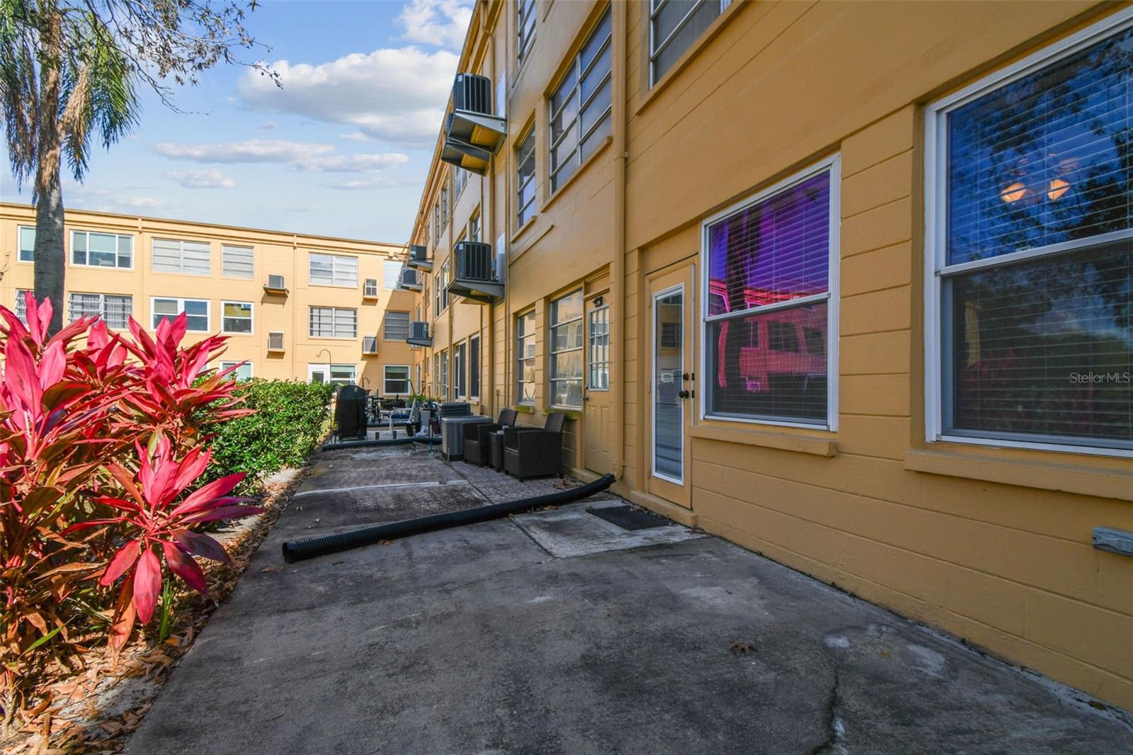 Image 32 of 73 For 2466 Ecuadorian Way 6