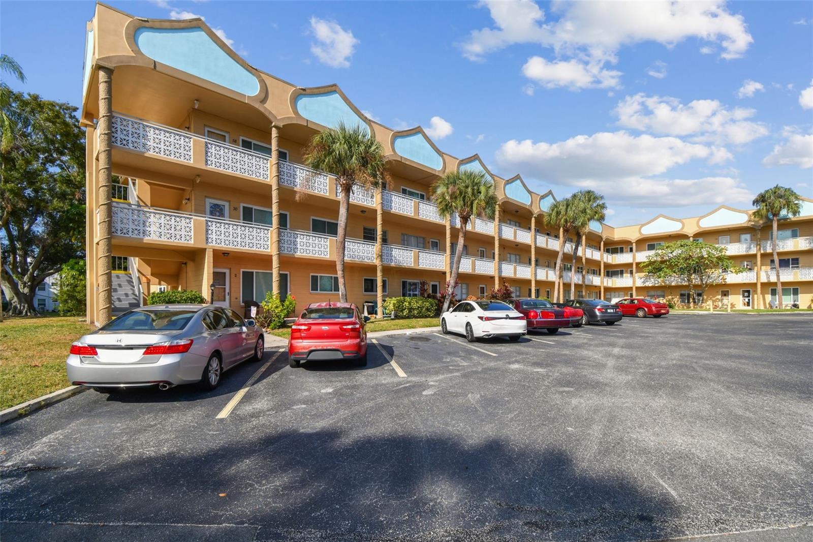 Image 4 of 73 For 2466 Ecuadorian Way 6