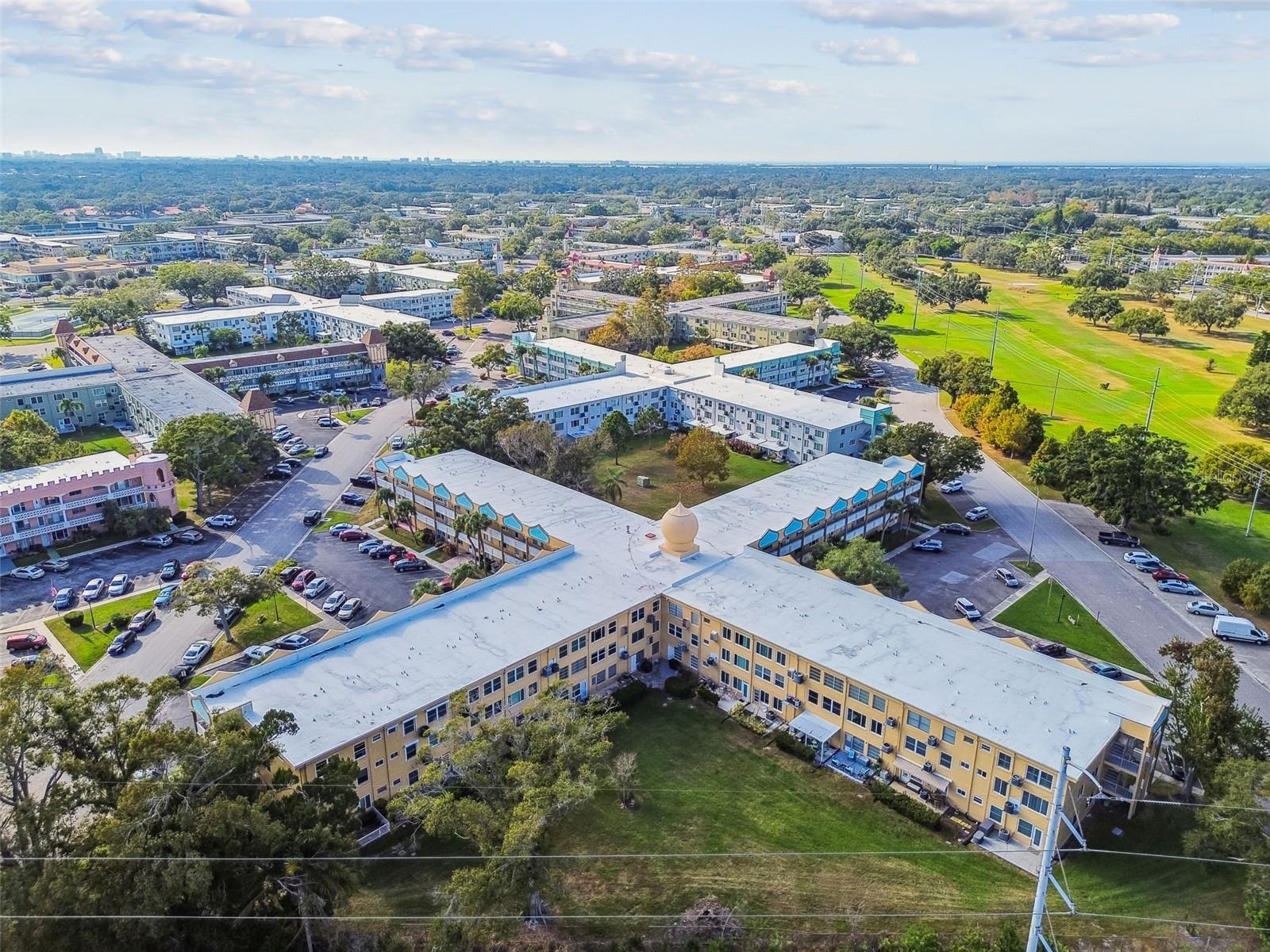 Image 40 of 73 For 2466 Ecuadorian Way 6