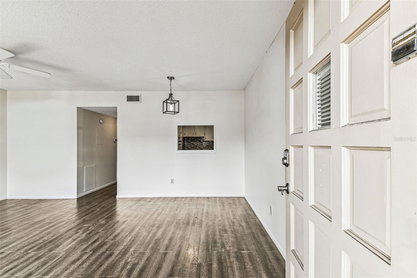 Image 7 of 73 For 2466 Ecuadorian Way 6