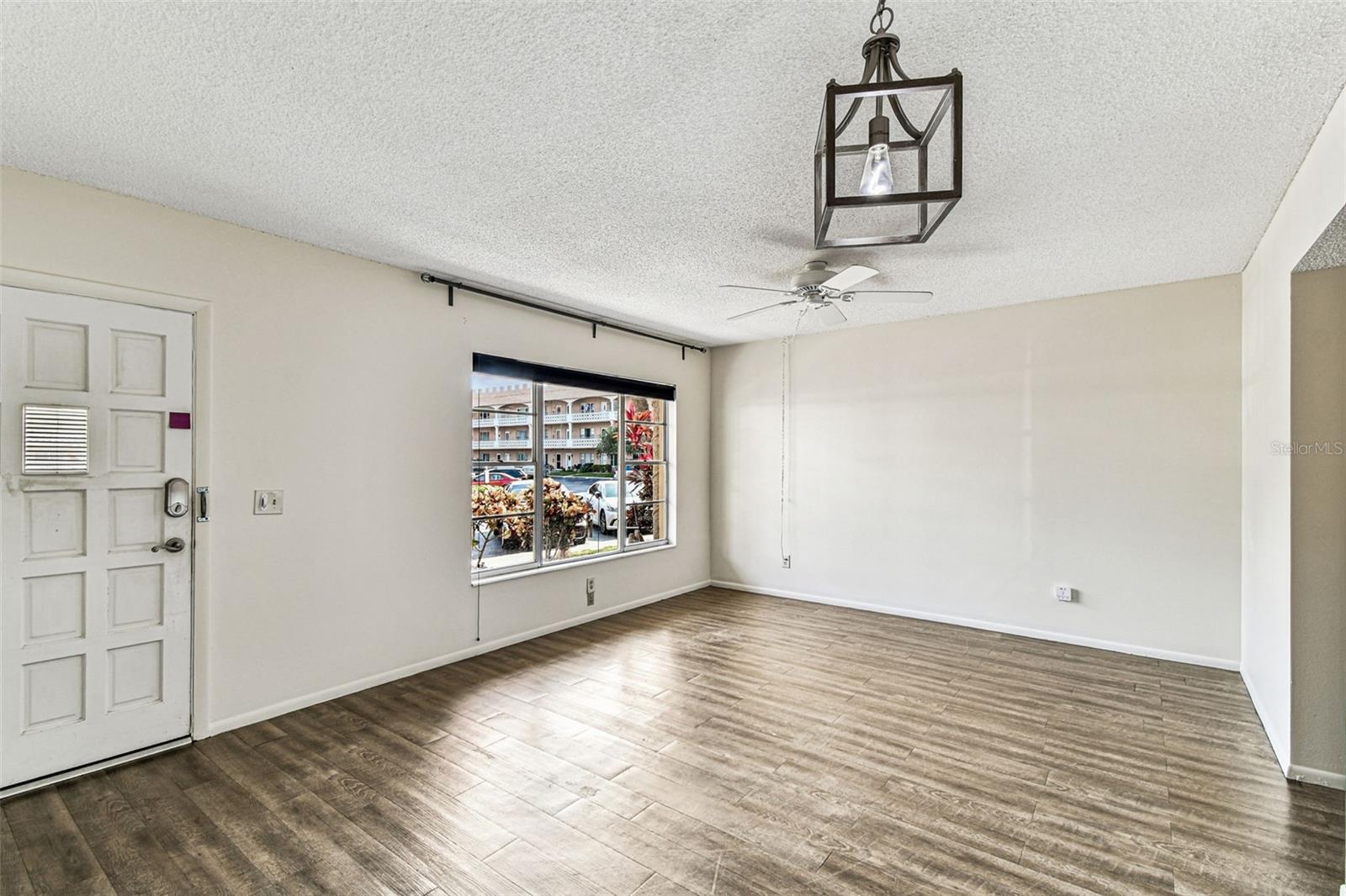 Image 9 of 73 For 2466 Ecuadorian Way 6