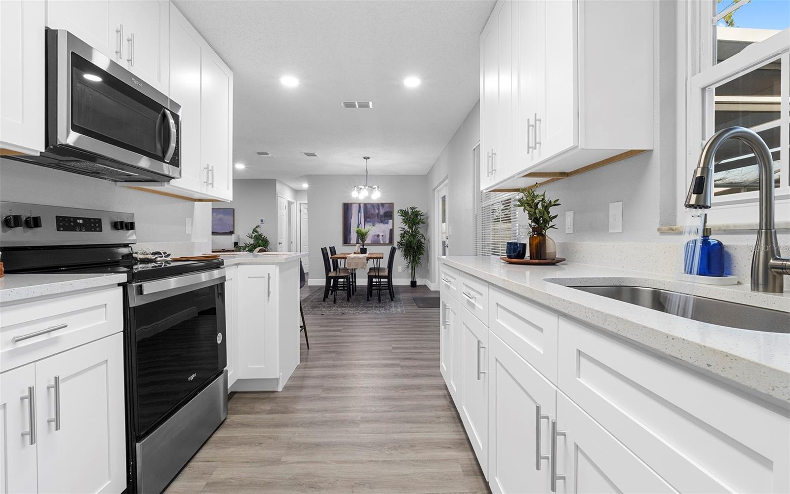 Image 12 of 30 For 913 York Drive