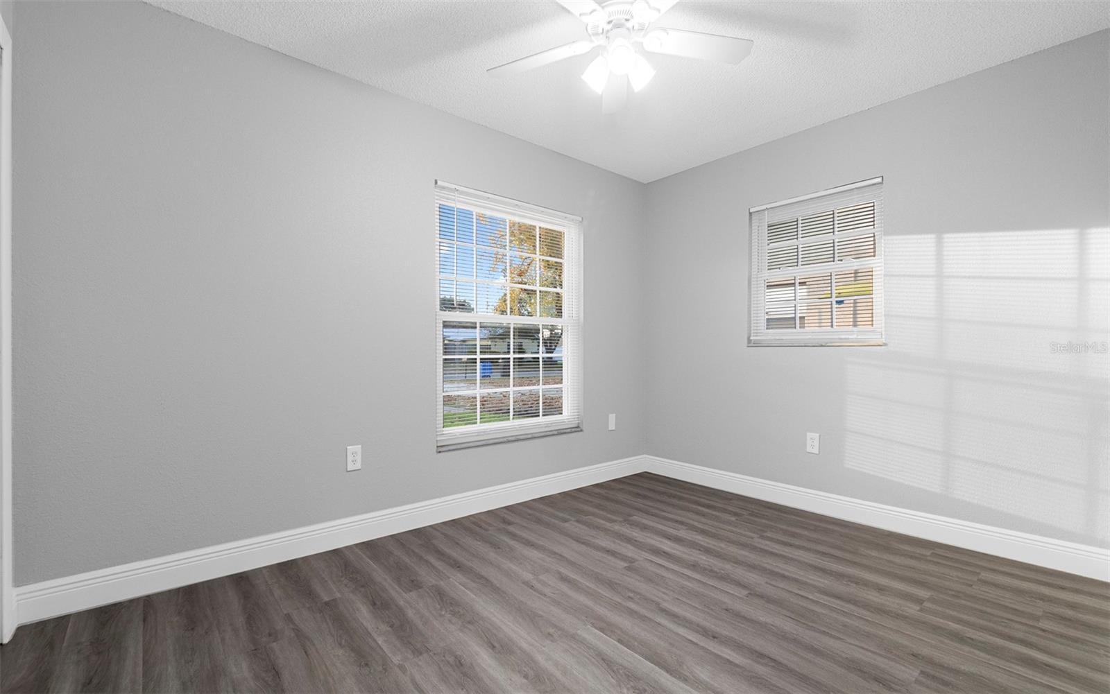 Image 18 of 30 For 913 York Drive