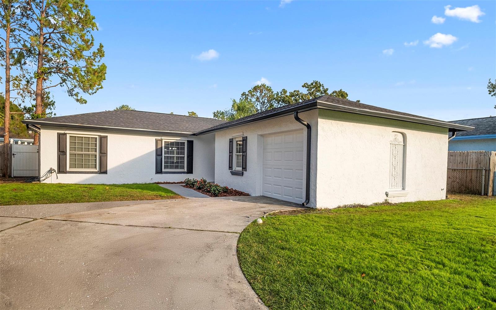 Image 2 of 30 For 913 York Drive