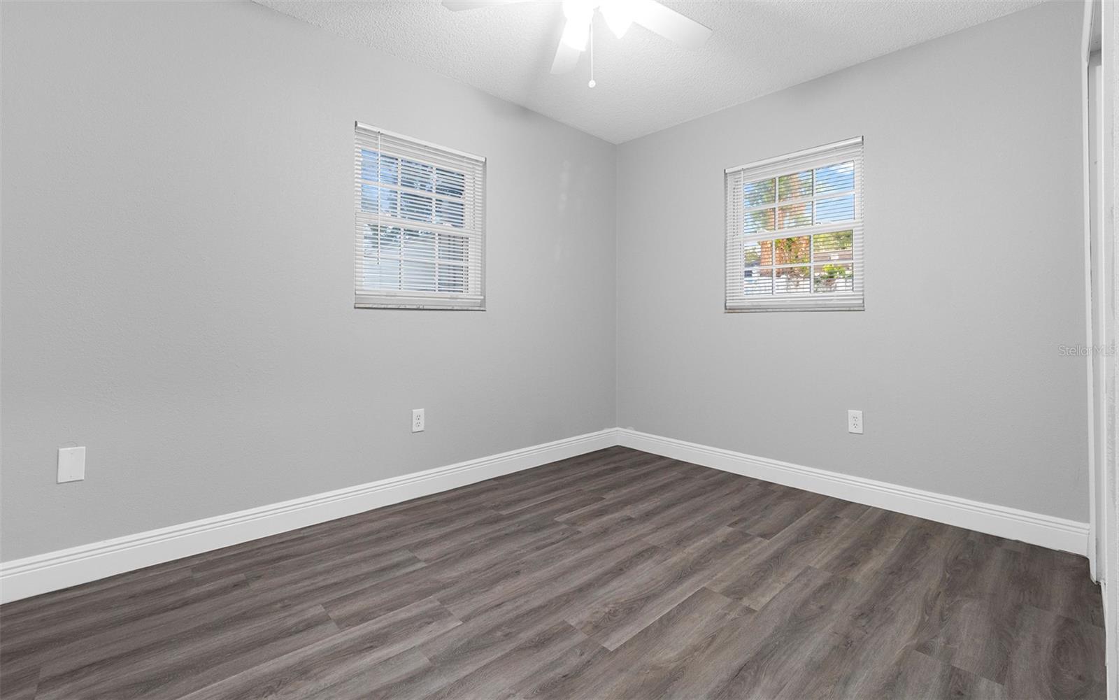 Image 20 of 30 For 913 York Drive