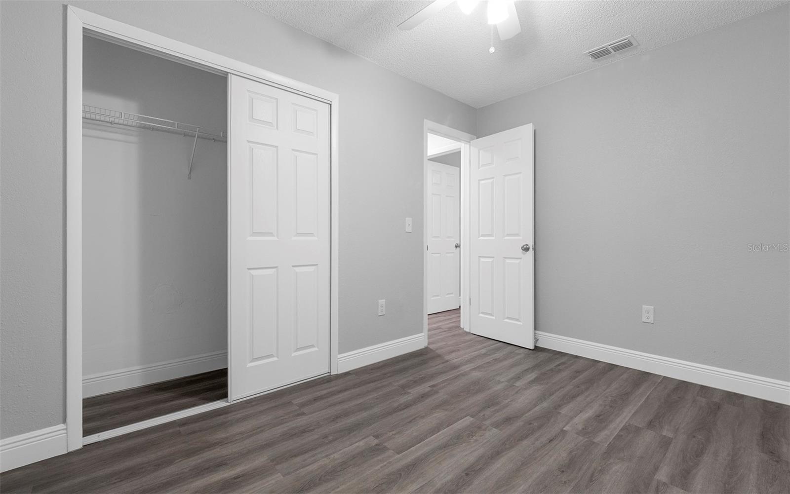 Image 21 of 30 For 913 York Drive