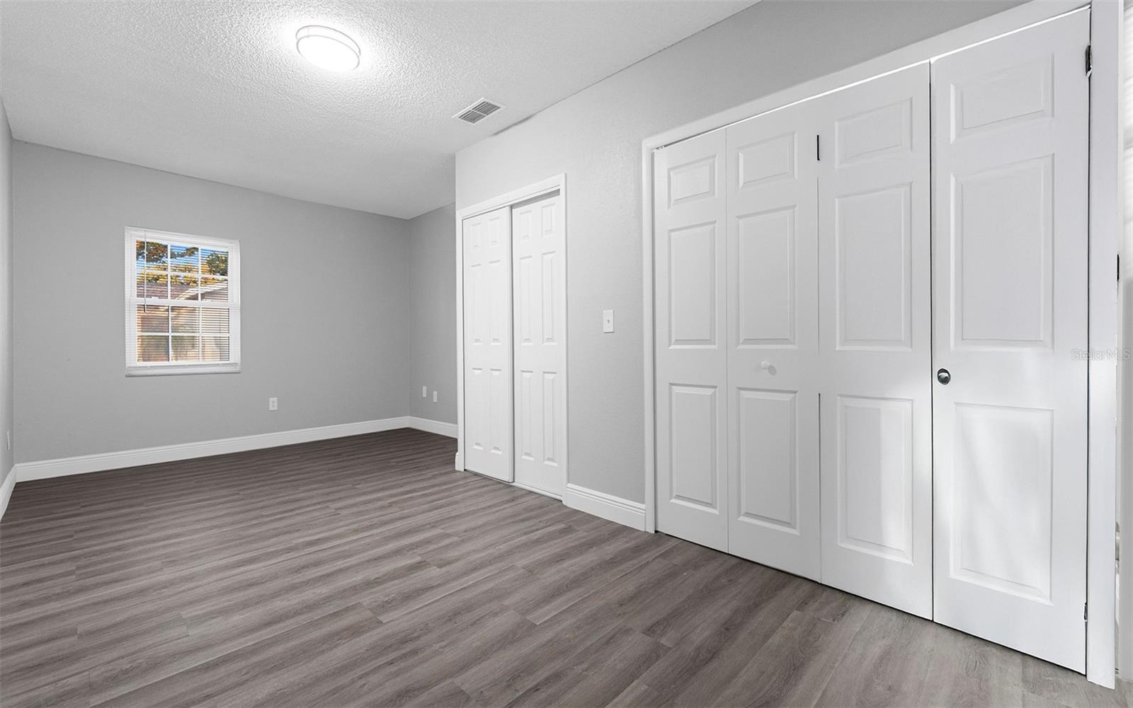 Image 23 of 30 For 913 York Drive