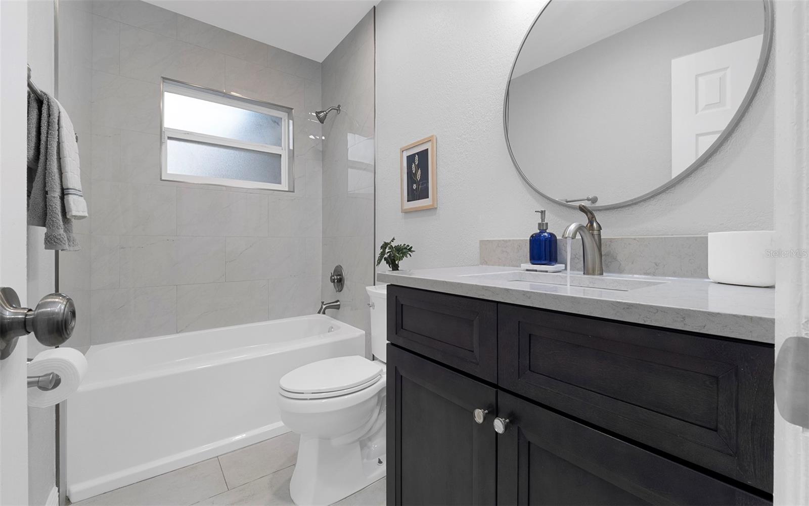 Image 24 of 30 For 913 York Drive