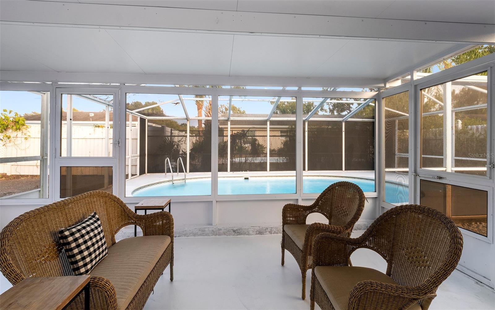 Image 26 of 30 For 913 York Drive