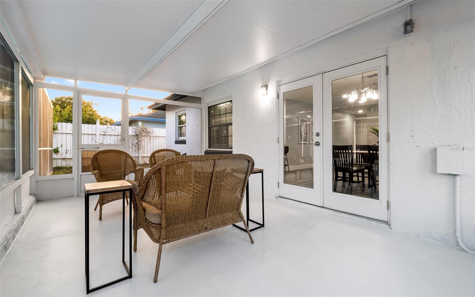 Image 27 of 30 For 913 York Drive