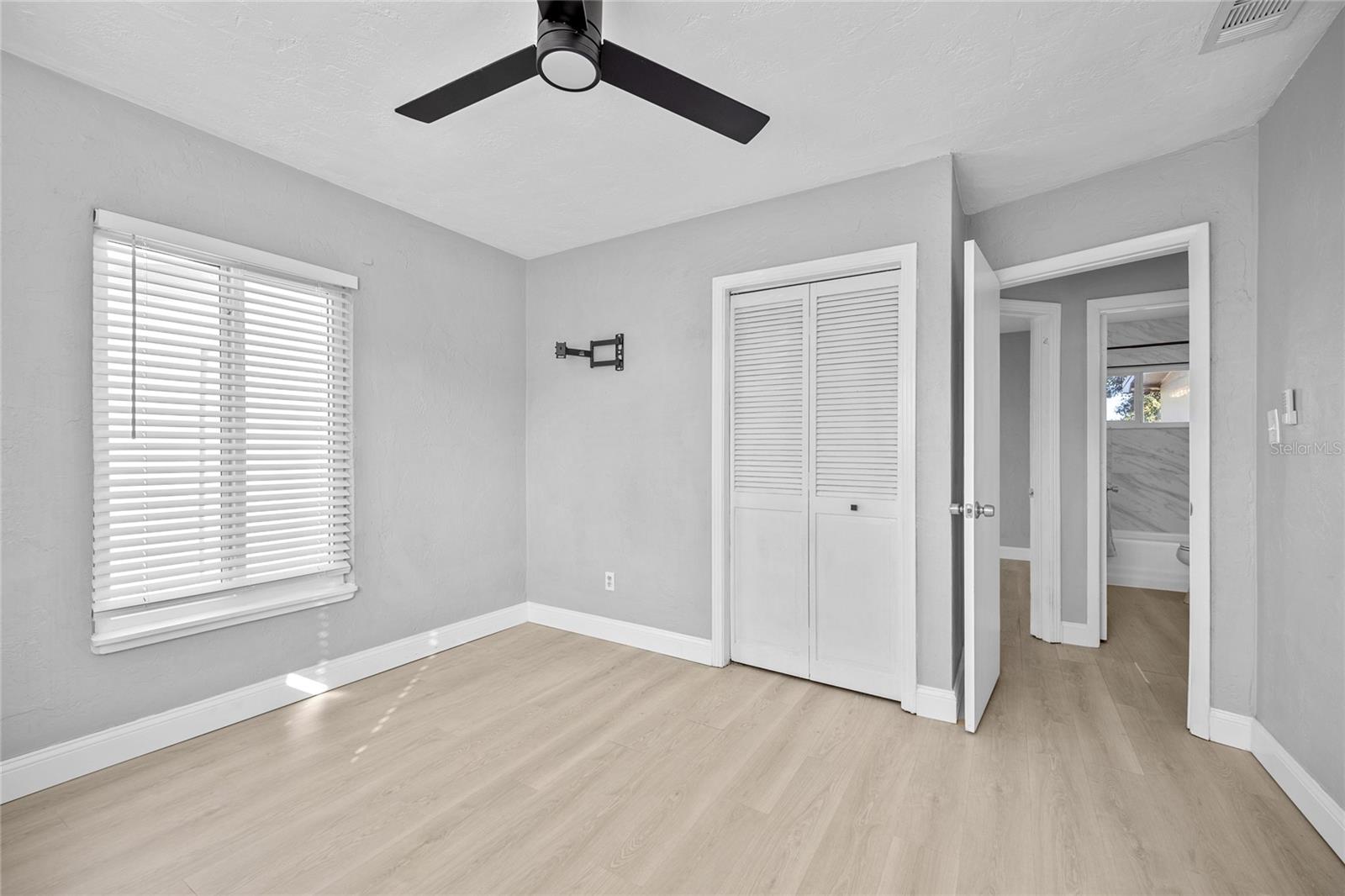 Image 18 of 44 For 1513 56th Avenue N