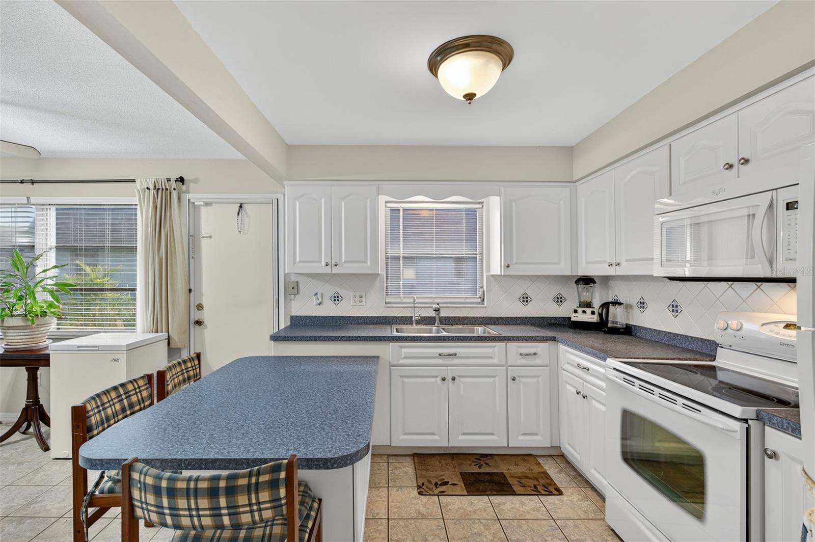 Image 17 of 48 For 6830 Lafayette N