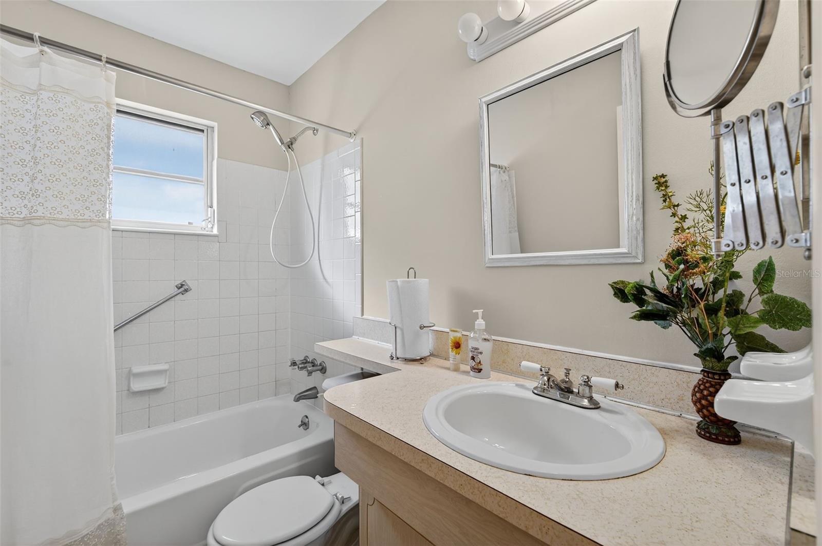 Image 23 of 48 For 6830 Lafayette N