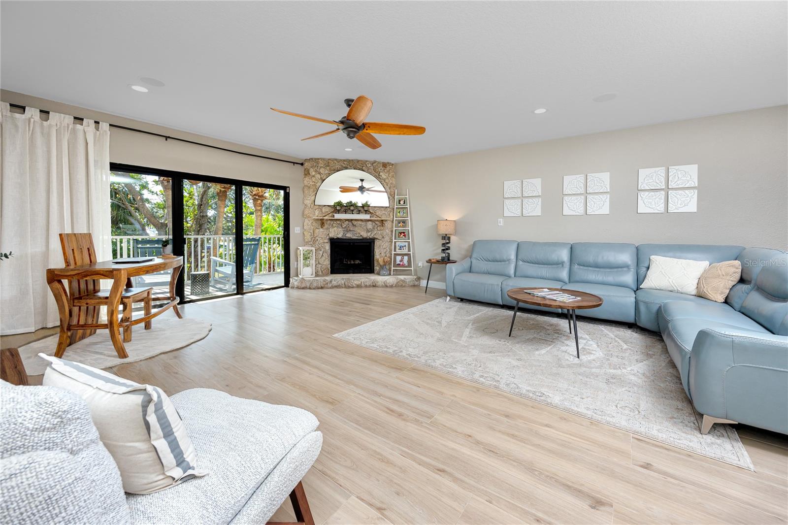 Image 7 of 55 For 413 Haven Point Drive