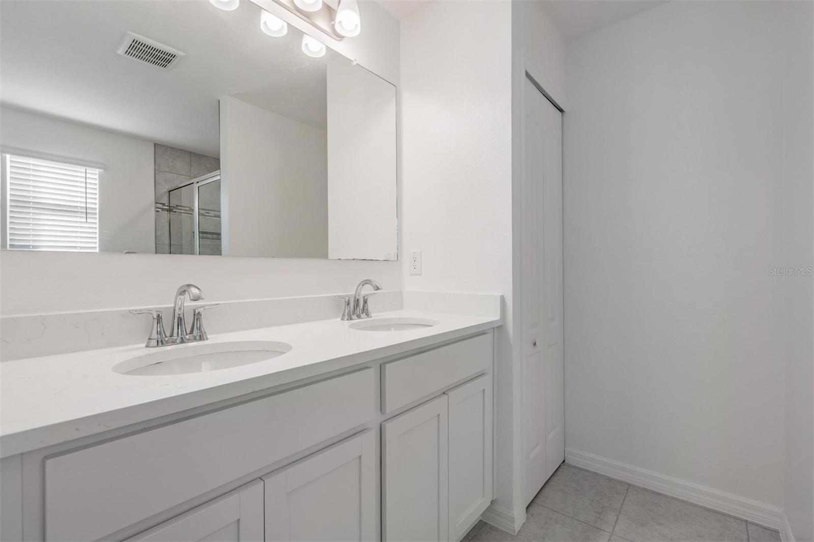 Image 23 of 56 For 32096 Pond Apple Bend