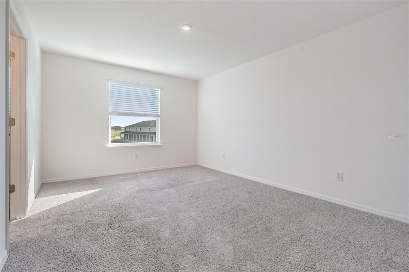 Image 28 of 56 For 32096 Pond Apple Bend