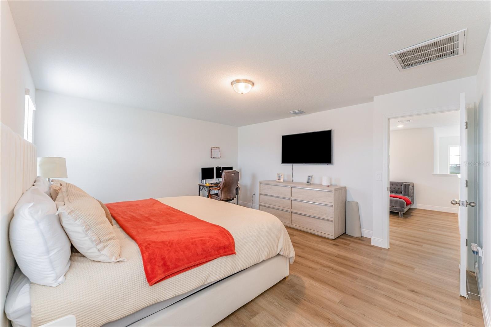 Image 17 of 30 For 4965 Kaia Avenue