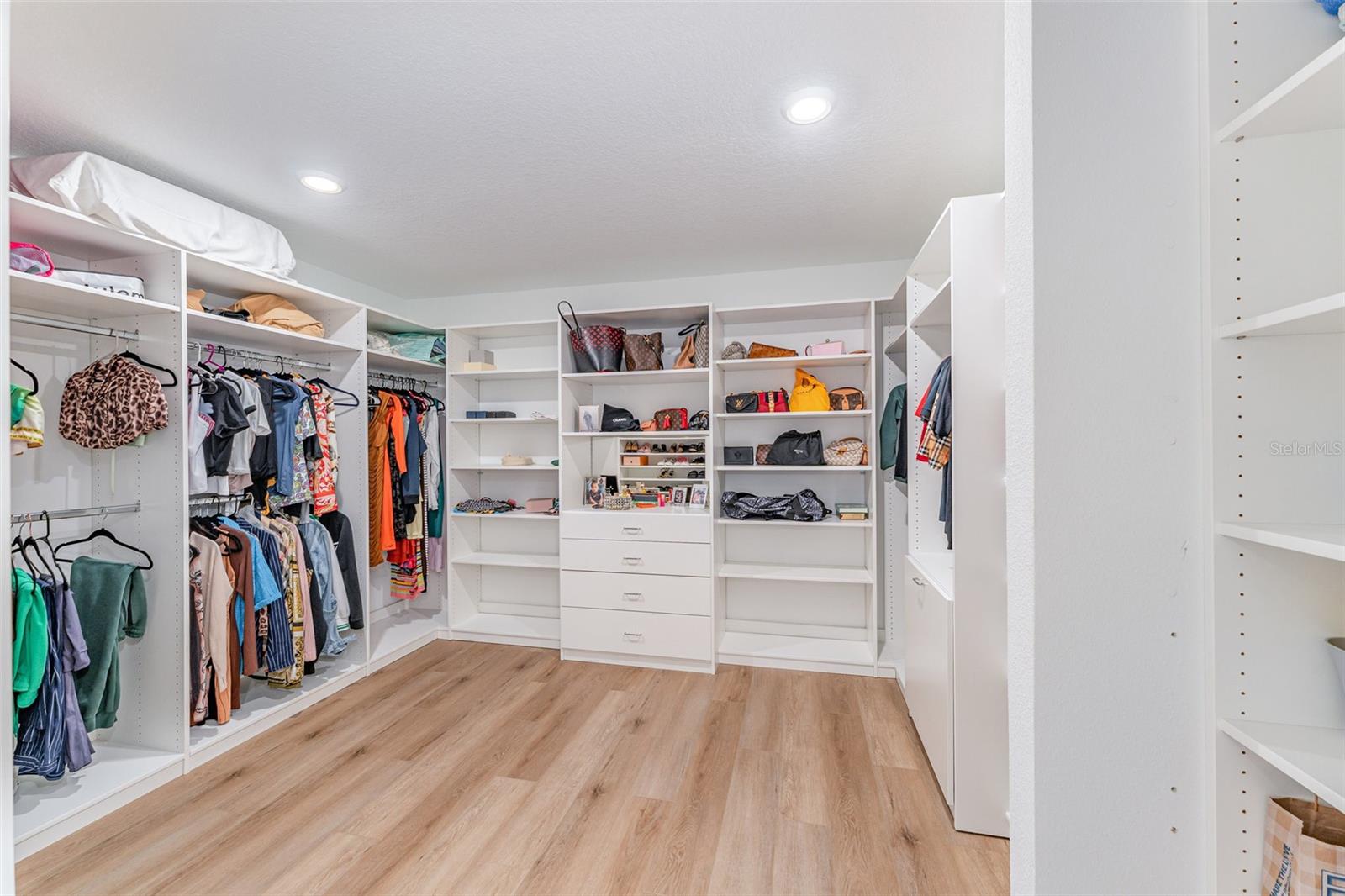 Image 19 of 30 For 4965 Kaia Avenue