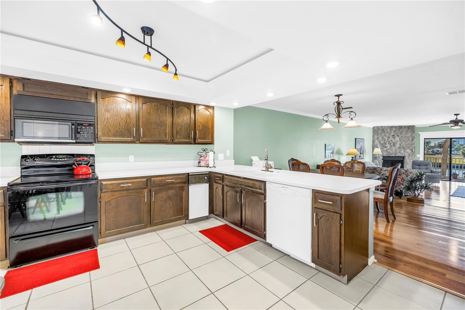 Image 20 of 73 For 419 Haven Point Drive