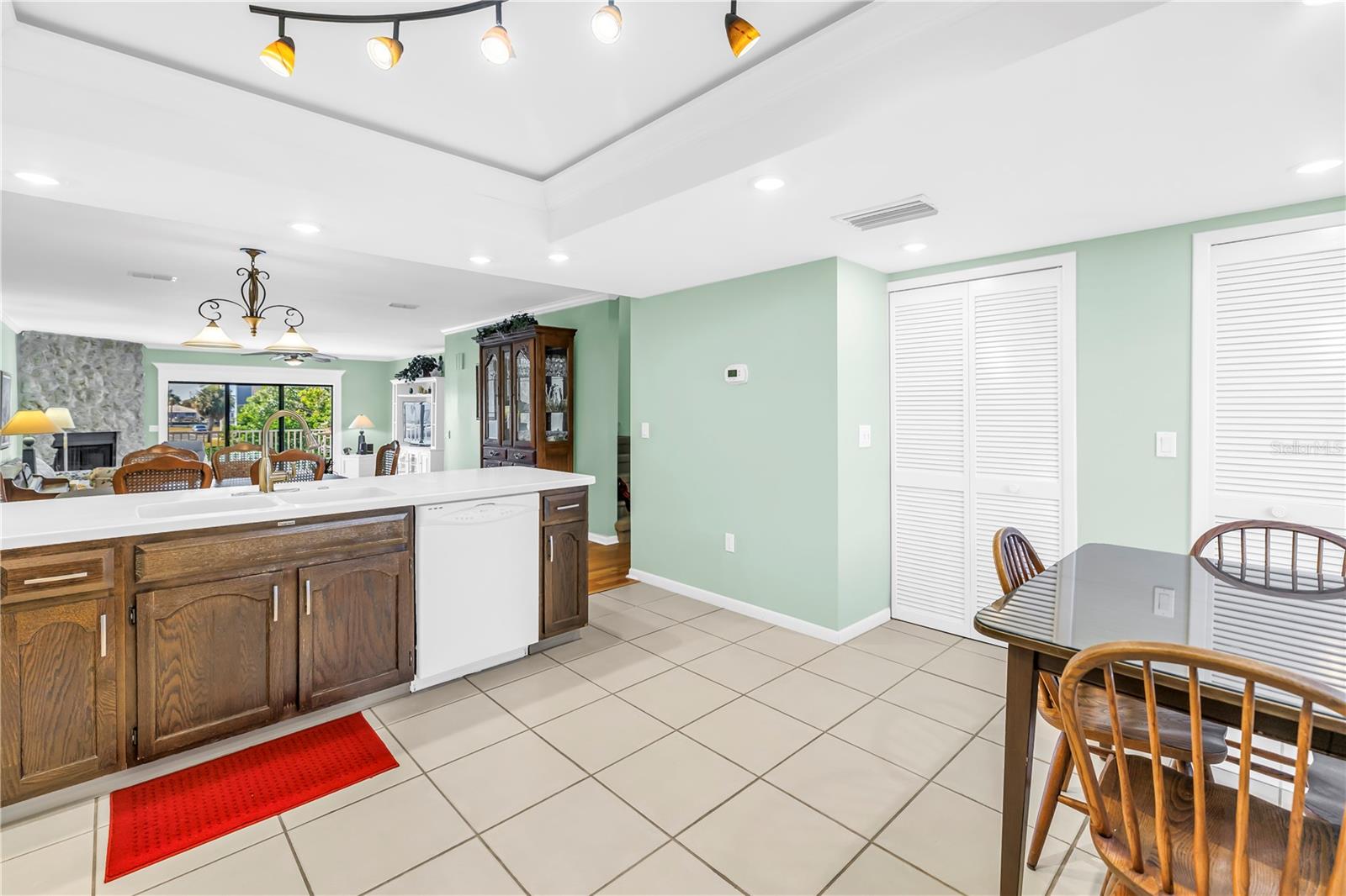 Image 23 of 73 For 419 Haven Point Drive