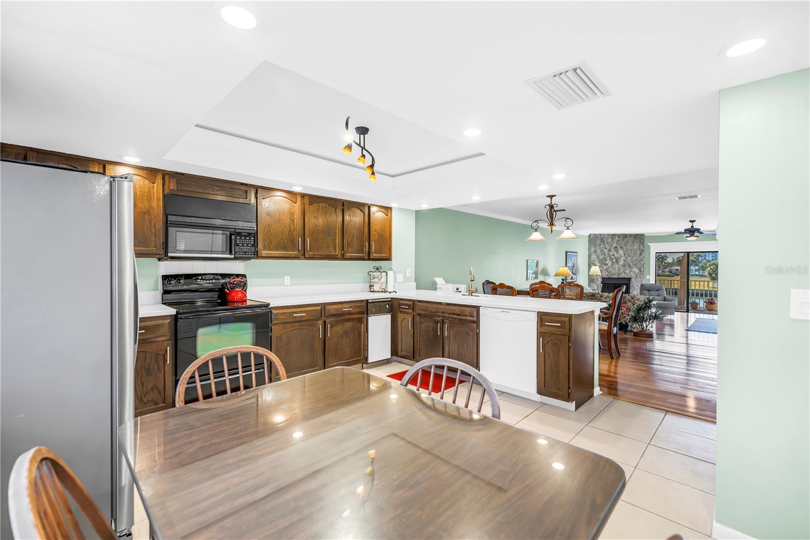 Image 24 of 73 For 419 Haven Point Drive