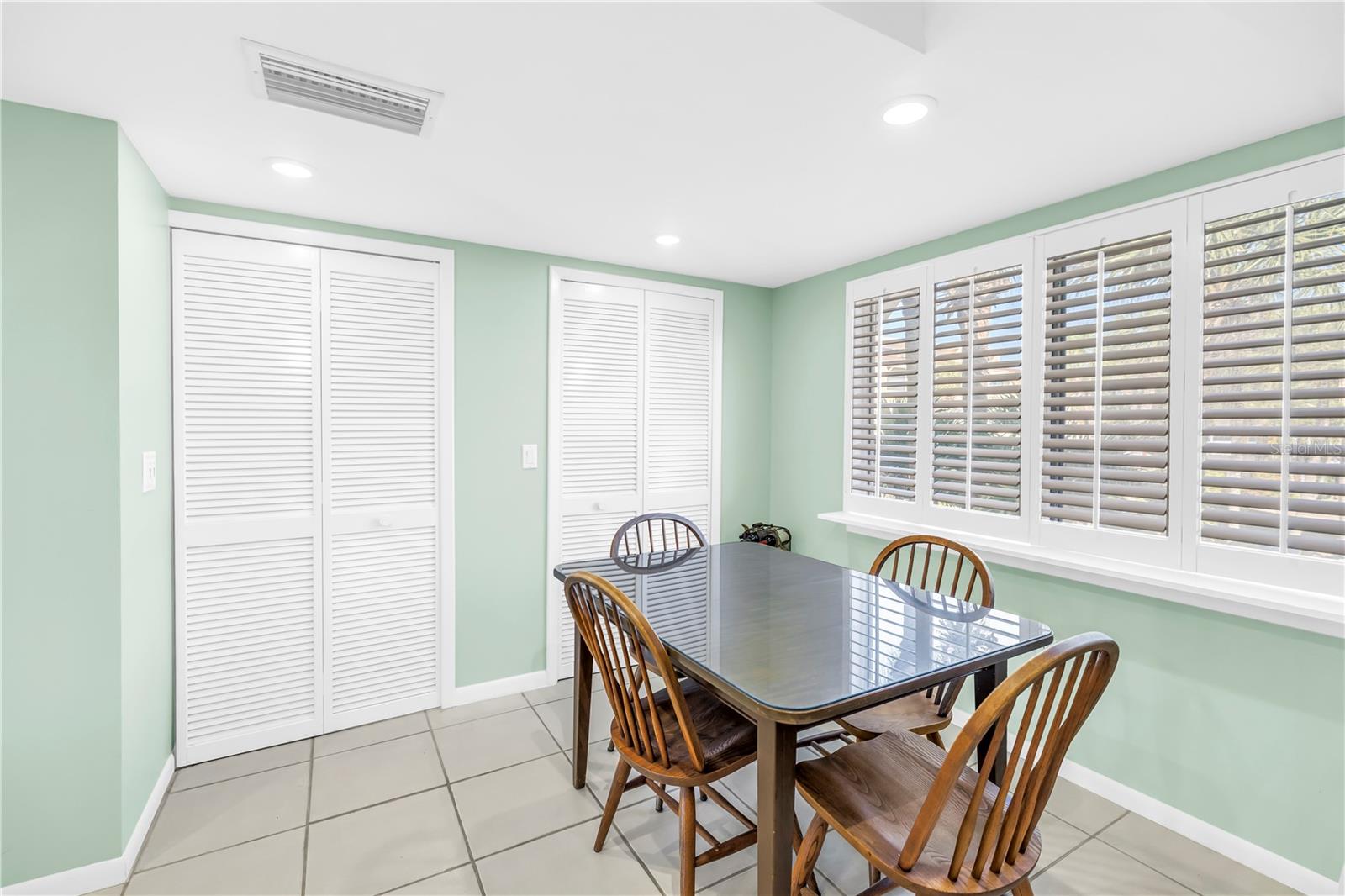 Image 25 of 73 For 419 Haven Point Drive