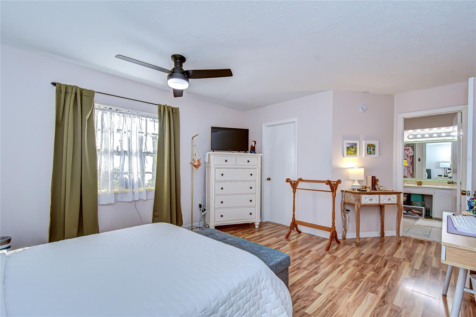 Image 35 of 50 For 5444 Saddlebrook Way 4