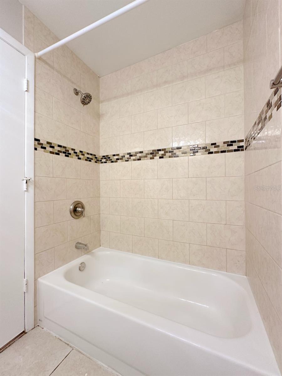 Image 11 of 18 For 7135 Parkside Villas Drive N