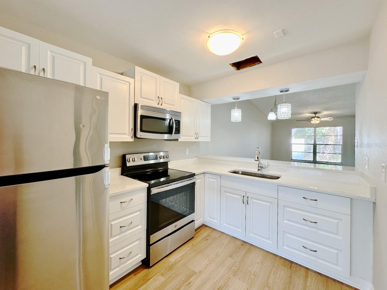 Image 3 of 18 For 7135 Parkside Villas Drive N