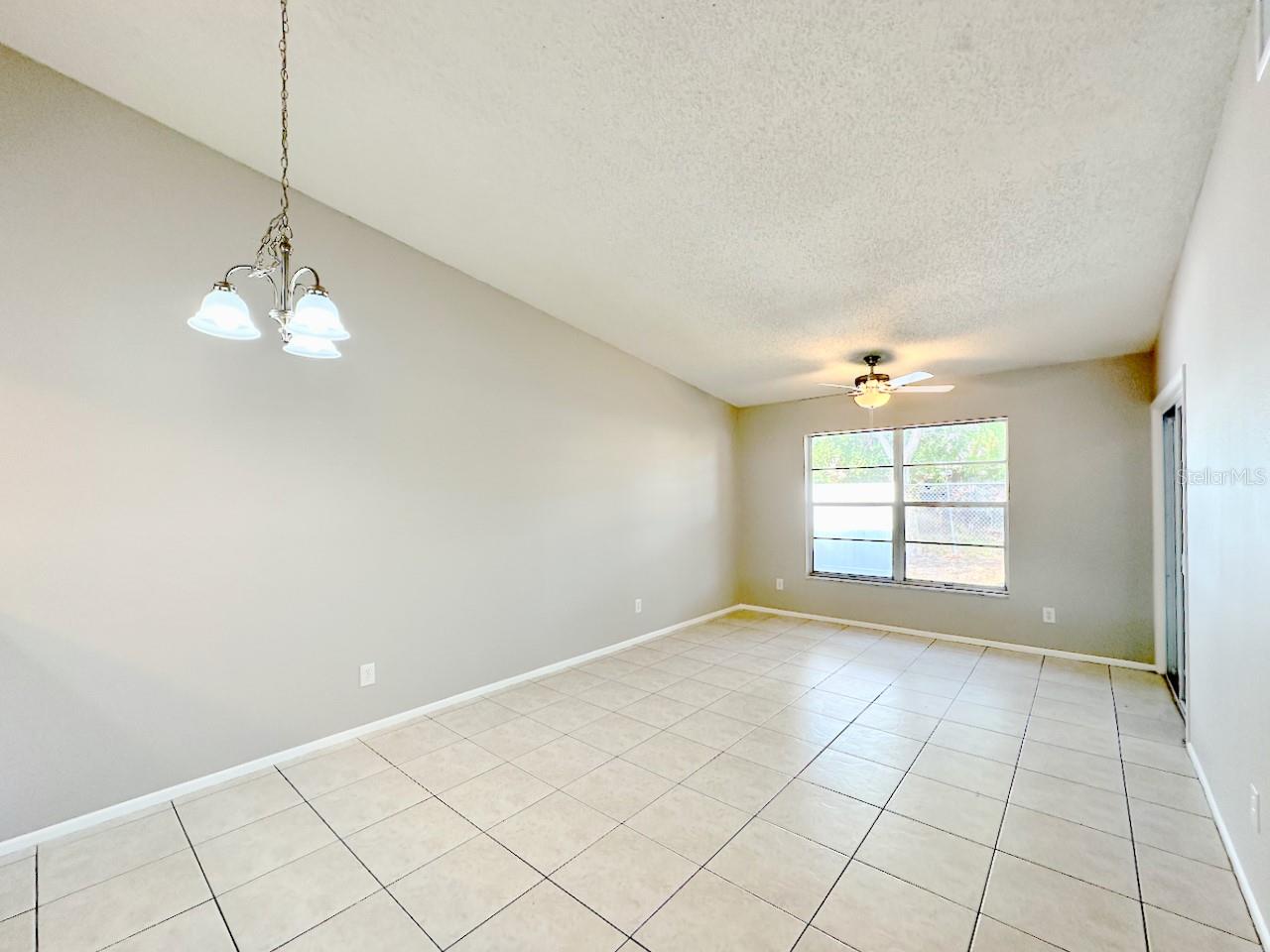 Image 4 of 18 For 7135 Parkside Villas Drive N