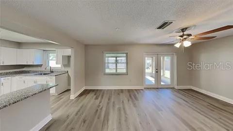 Image 3 of 9 For 319 Faye Circle N