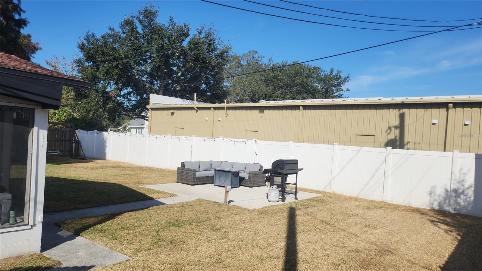 Image 6 of 9 For 319 Faye Circle N