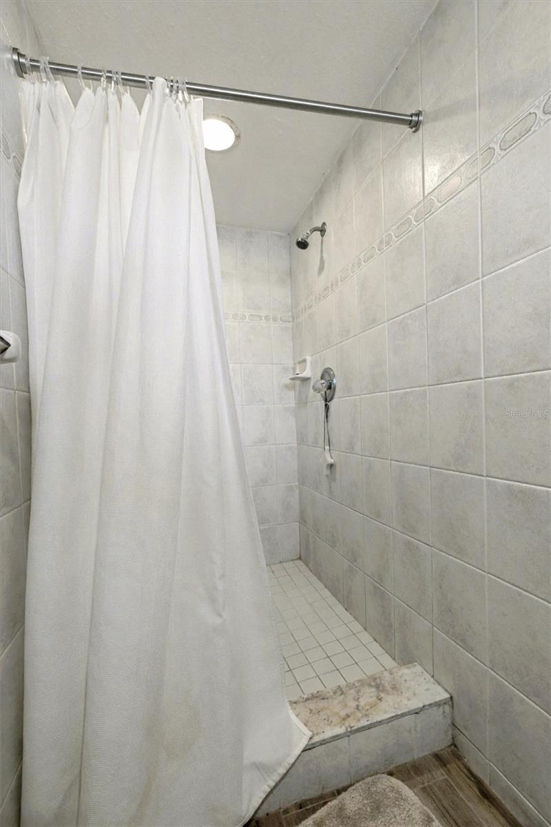 Image 18 of 56 For 3480 16th Avenue N