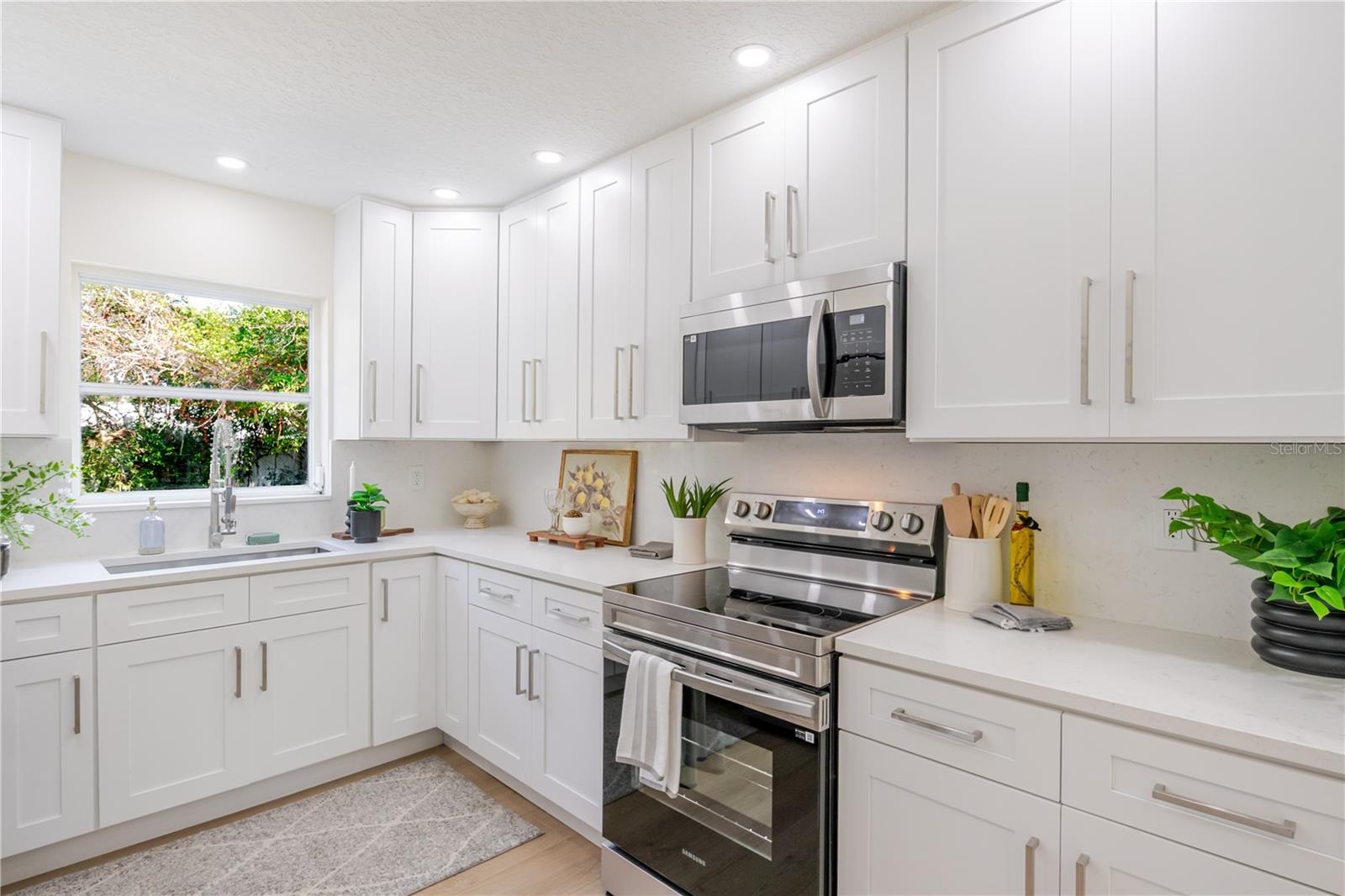 Image 13 of 46 For 2500 Miranda Way S