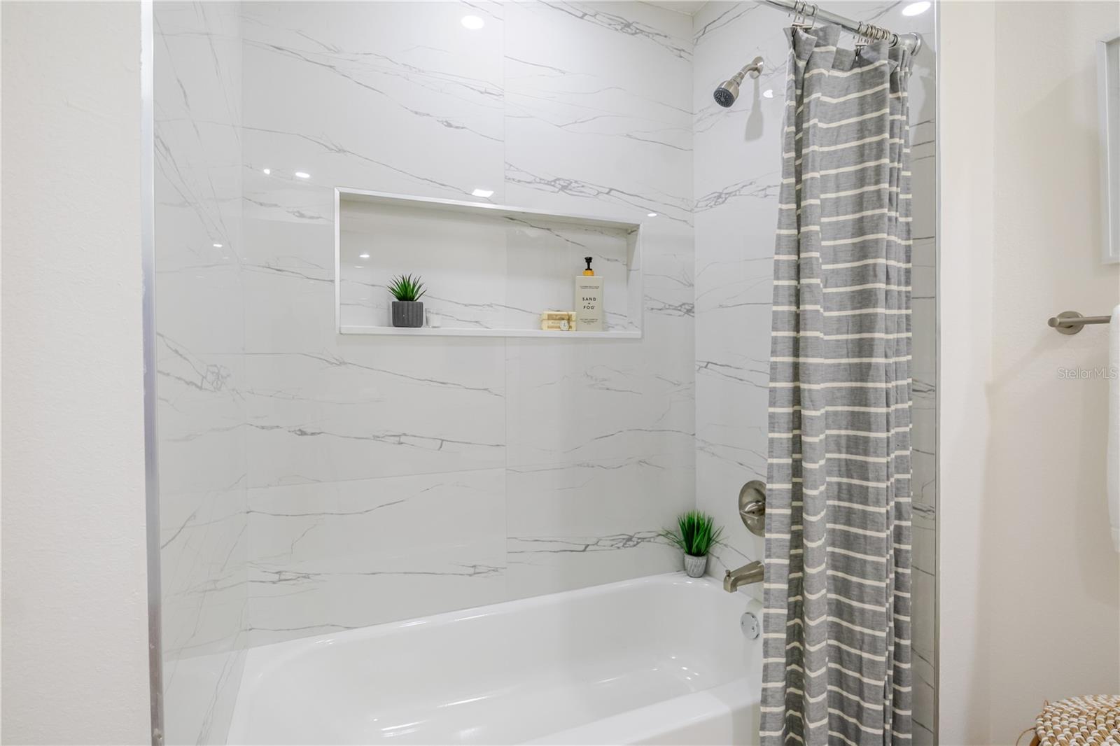 Image 17 of 46 For 2500 Miranda Way S